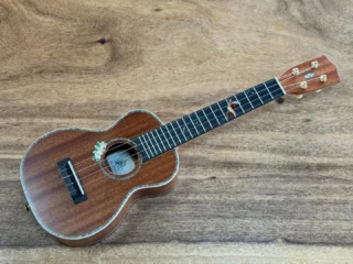 40年ものホンジュラスマホガニー！ - SEILEN UKULELES